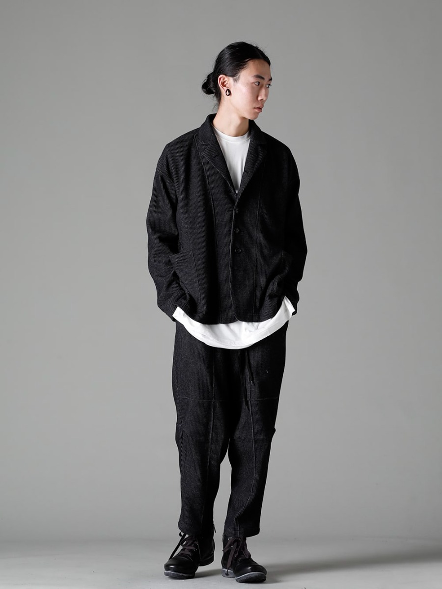 The Viridi-anne 23SS VI-3594-01 Striped Knit Blazer  VI-3611-01-Off-White Double layered short sleeve T-shirt off white VI-3596-04-Black Striped Knit Drawstring Pants Black FW-CSHS Leather boots GUIDI Horse leather  4-001