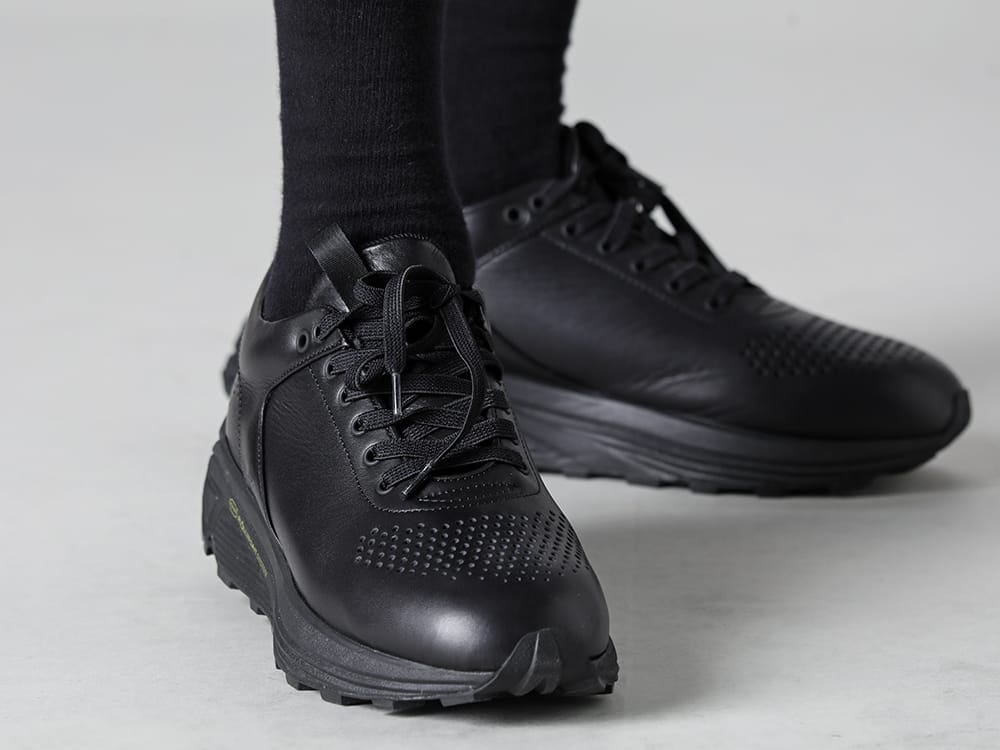 RIPVANWINKLE 2023SS Accentuated with glass case that is soon available for online reservation. - SCV186C016 Black - Night Run Light Black - 3-003