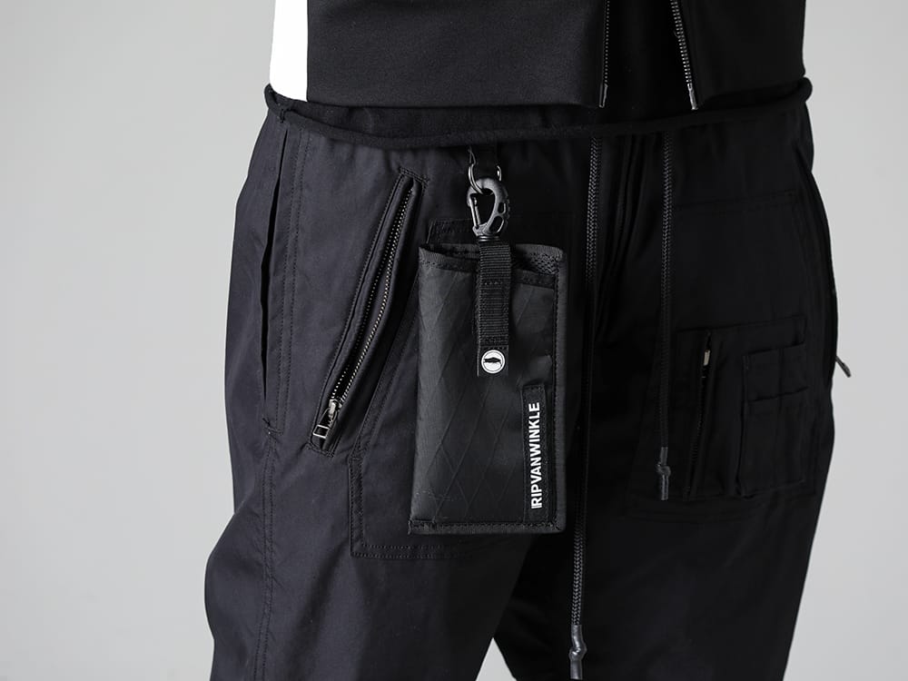 RIPVANWINKLE 2023SS Accentuated with glass case that is soon available for online reservation. - RW-509-Black - Parachute Pants Black - RW-554 - Sunglass Case  3-005