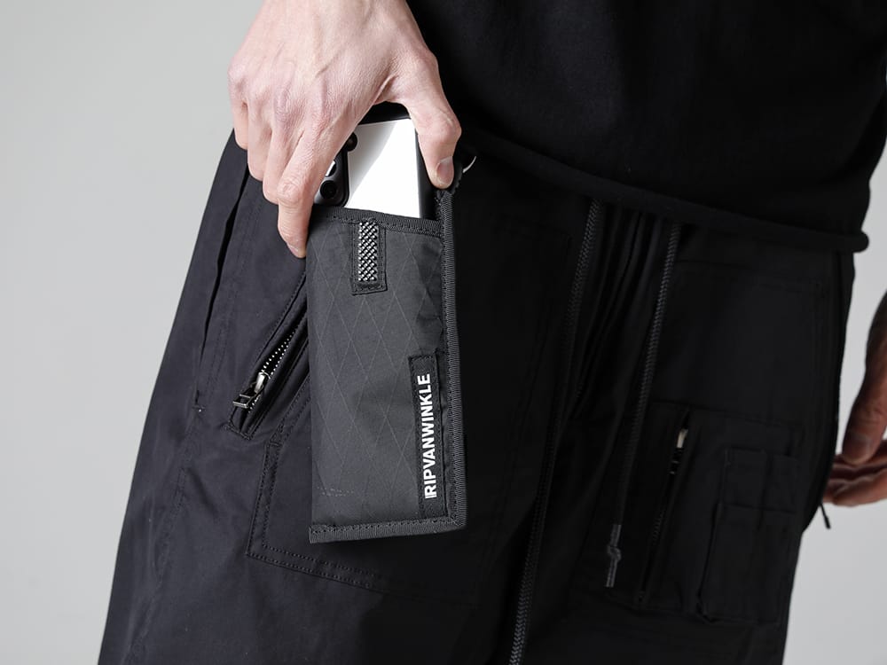 RIPVANWINKLE 2023SS Accentuated with glass case that is soon available for online reservation. - RW-509-Black - Parachute Pants Black - RW-554 - Sunglass Case  3-006