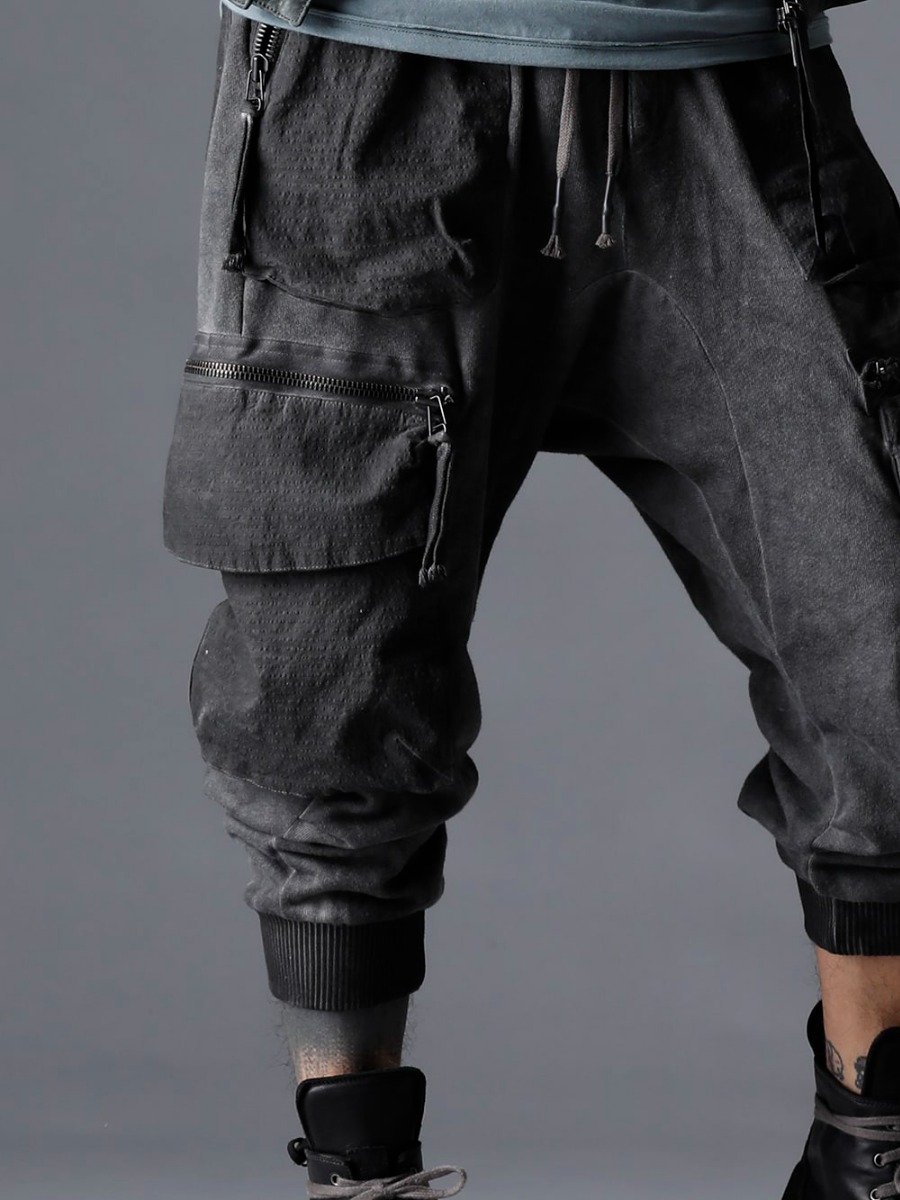 D.HYGEN 23SS D.HYGENのスタイルの柱の一つであるカーゴジョグ -  ST107-0723S-Charcoal Untwisted Fleece-Lined Drop Crotch Cargo Wide Jog Pants Charcoal ST109-0122A-Black Horse Leather Lace Up Sneaker Boots Black 3-005