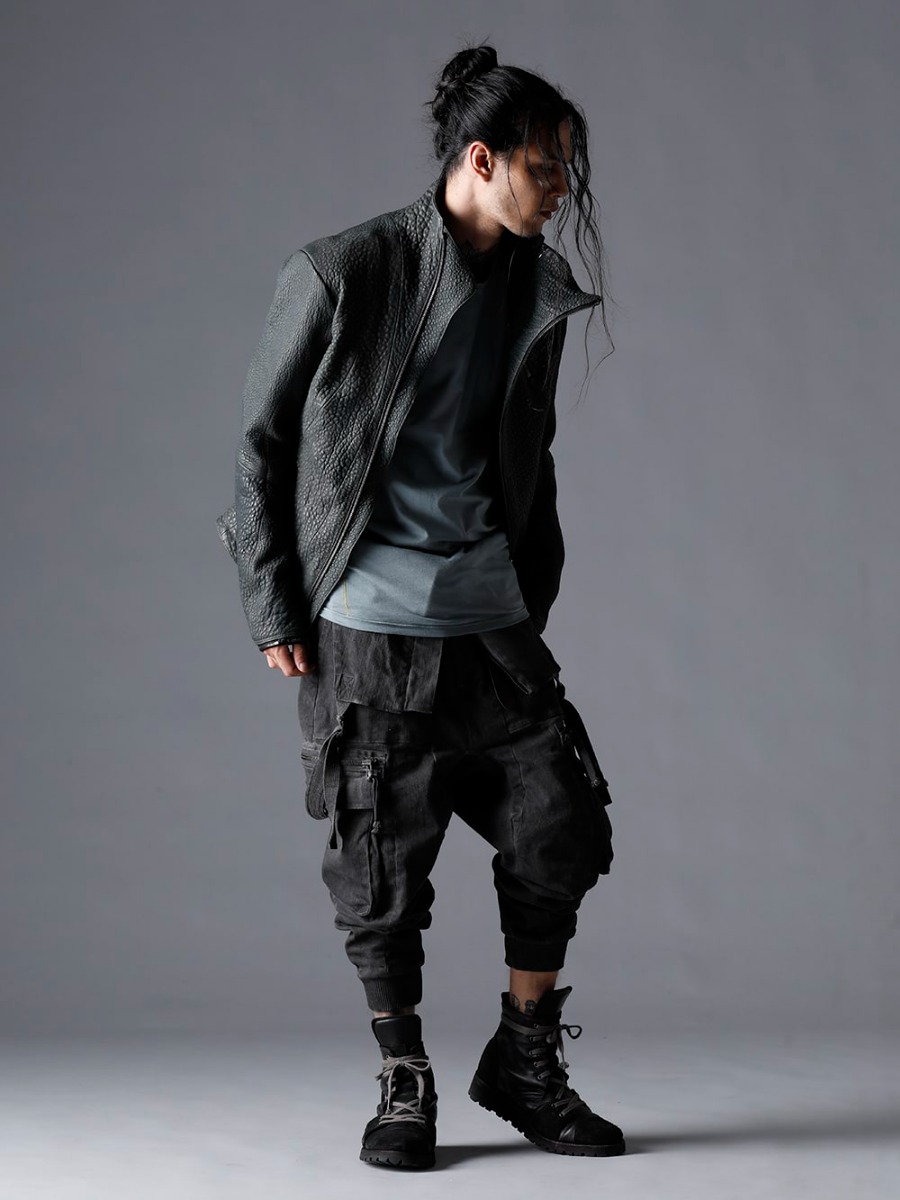 D.HYGEN 23SS ST105-0123S-Stream-Black Shrink Sheep High Neck Leather Jacket Stream Black ST107-0723S-Charcoal Untwisted Fleece-Lined Drop Crotch Cargo Wide Jog Pants Charcoal ST109-0122A-Black Horse Leather Lace Up Sneaker Boots Black  4-001
