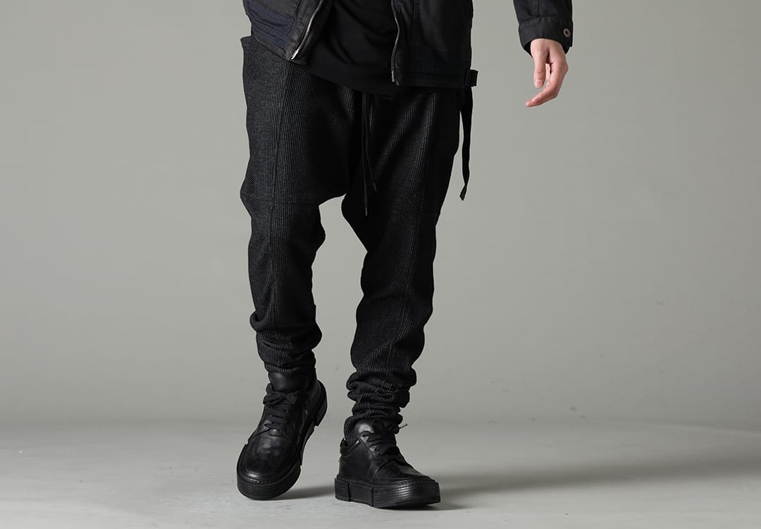 The Viridi-anne / GUIDI 2023SS Non-stressful and a pair that you will want to wear every day - VI-3595-04-Black(Stripe Knit Drop-Clotch Pants Black) GJ02-BLKT(Laced Up Boots - Horse Full Grain Leather - GJ02) - 3-001