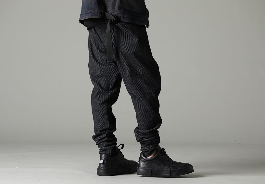 The Viridi-anne / GUIDI 2023SS Non-stressful and a pair that you will want to wear every day - VI-3595-04-Black(Stripe Knit Drop-Clotch Pants Black) GJ02-BLKT(Laced Up Boots - Horse Full Grain Leather - GJ02) - 3-002