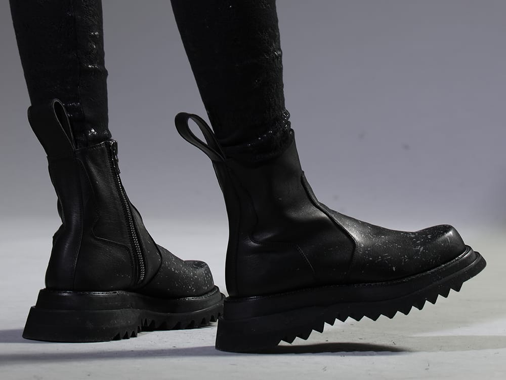 ユリウス 2023SS ジャケットと同じ素材で統一感のある上下で提案 - 807FWM2-P(カウスキン ペイント サイドジップブーツ) - 3-007