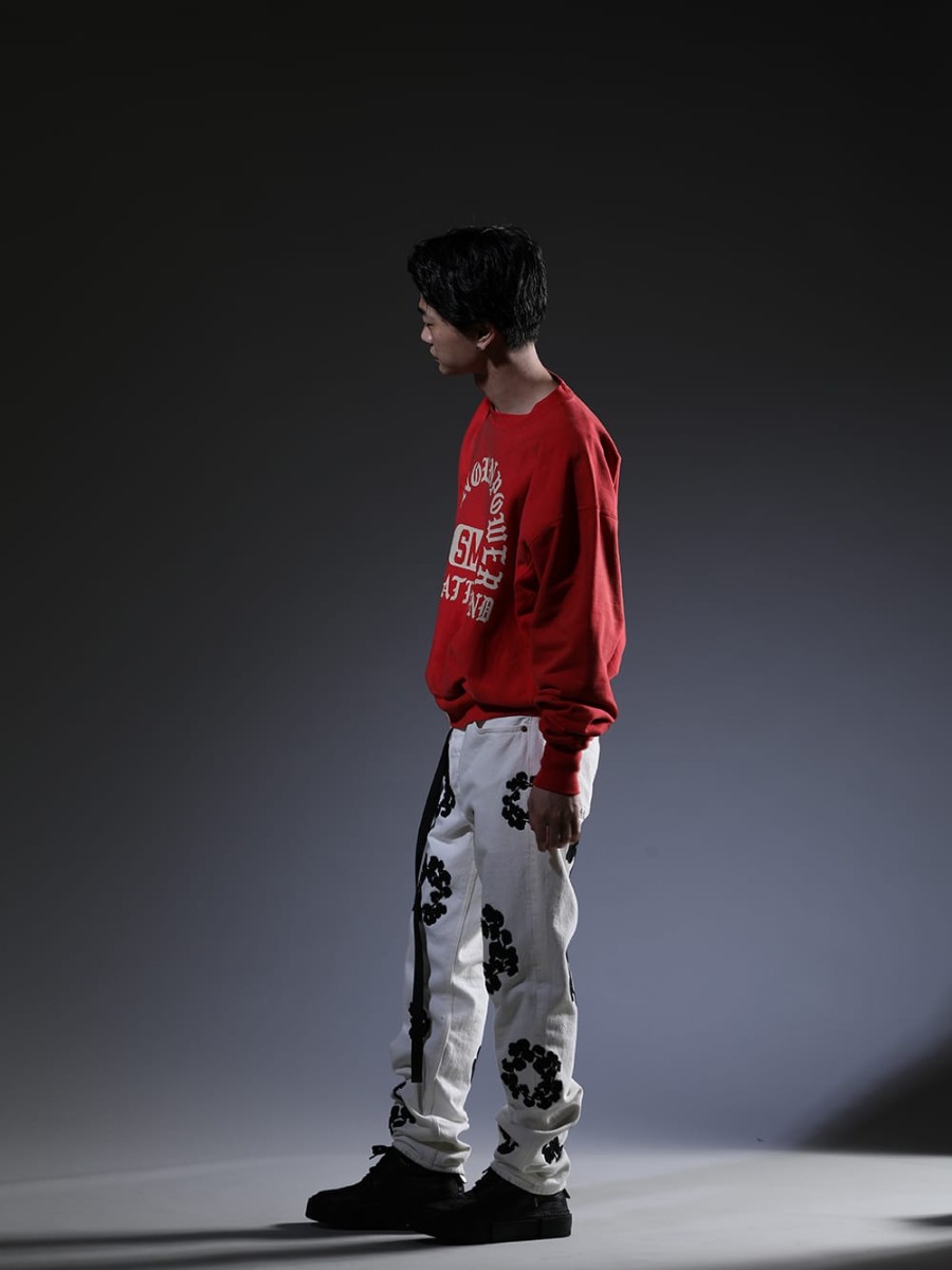 セントマイケル / デニムティアーズ / グイディ / ユリウス 2023SS - ライトカラーを軸に設定した春夏スタイリング - SM-S23-0000-044(UNKNOWN PWR スウェットシャツ) DT-S22-0000-012(COTTON WREATH チェーンステッチ ジーンズ ホワイト - 501-500-30) GJ02-BLKT(レースアップブーツ - ホースフルグレインレザー - GJ02) 807ACU1-Black(カウスキン/ナイロン タイプベルト ブラック) - 1-002