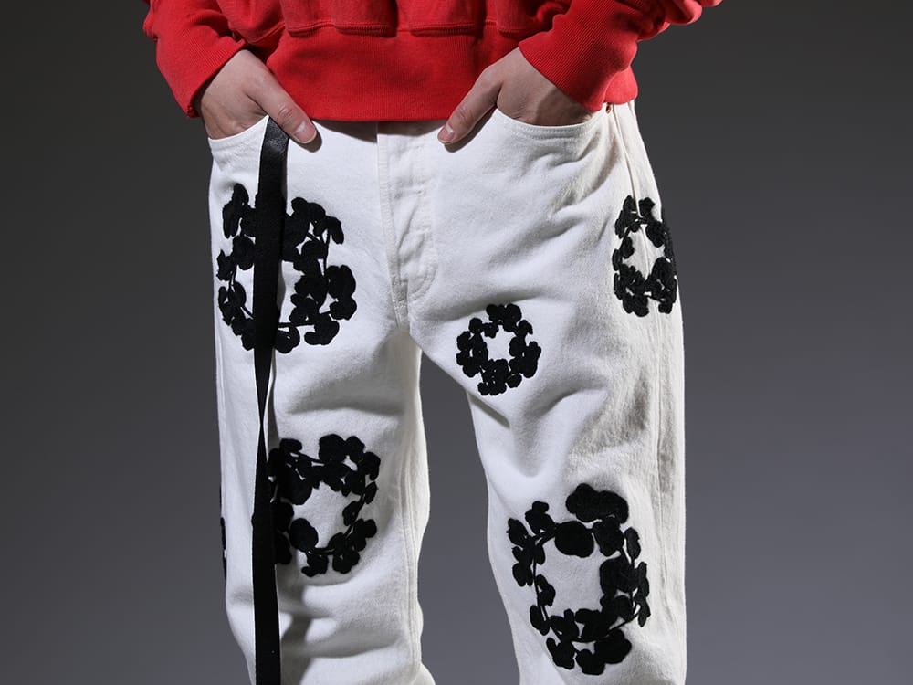 デニムティアーズ / ユリウス 2023SS - オリジナルのデザインを全体に落とし込んだ名作デニム - DT-S22-0000-012(COTTON WREATH チェーンステッチ ジーンズ ホワイト - 501-500-30) 807ACU1-Black(カウスキン/ナイロン タイプベルト ブラック) - 3-004