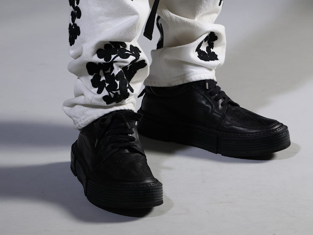 グイディ 2023SS - オリジナルのデザインを全体に落とし込んだ名作デニム - GJ02-BLKT(レースアップブーツ - ホースフルグレインレザー - GJ02) - 3-007