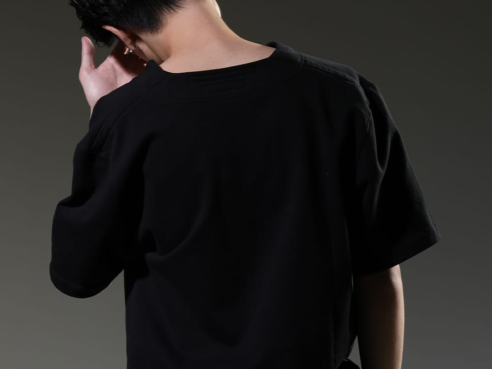 ユリウス 2023SS - 洗練されたパターンメイクのカットソー - 819CUM2-black(コットンスウェット ドレープネック ショートスリーブTシャツ ブラック) - 2-007