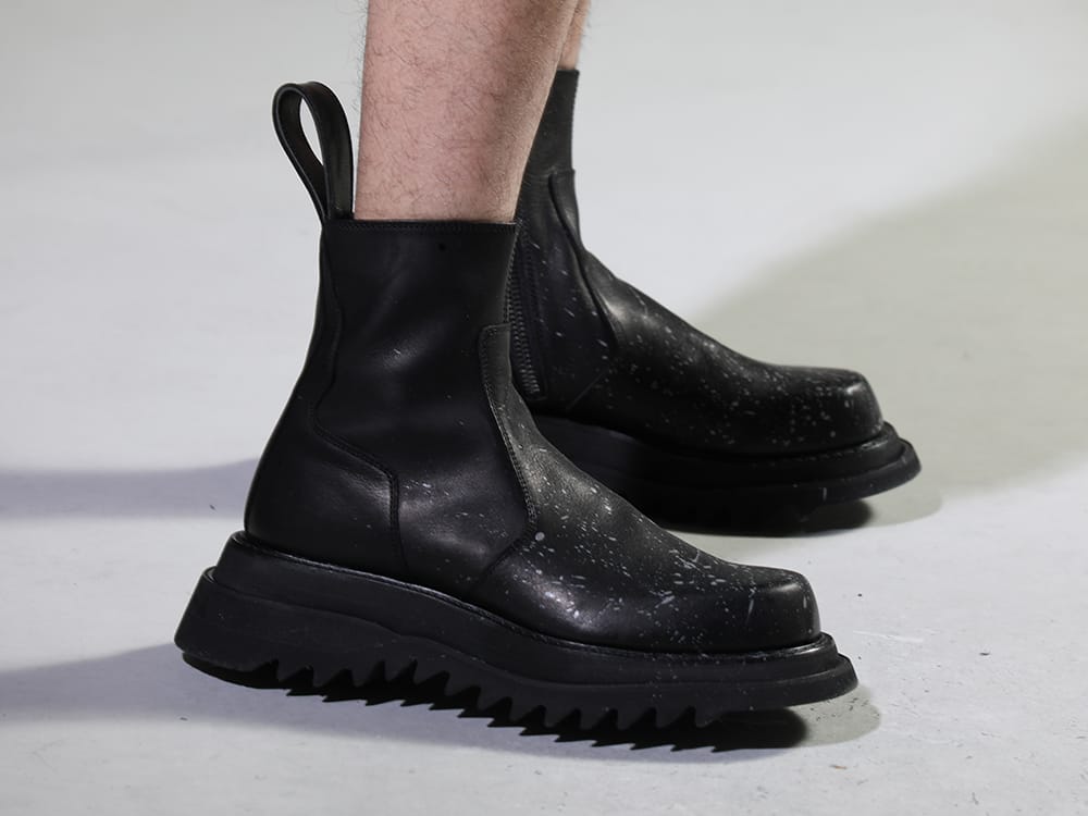 ユリウス 2023SS - 個性豊かなアイテムでユニークなコーディネートに - 807FWM2-P(カウスキン ペイント サイドジップブーツ) - 3-008