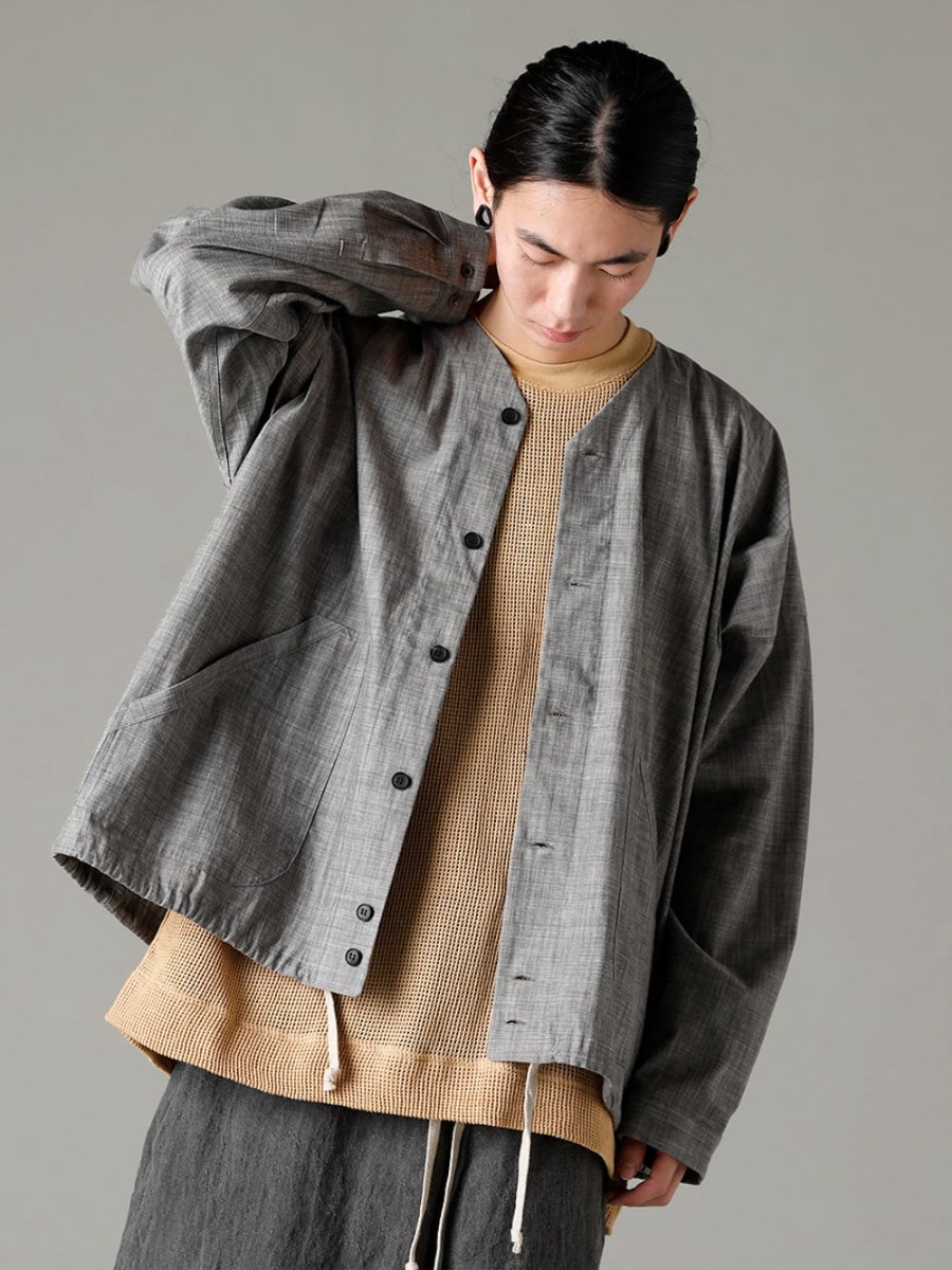 O project 23SS A layered spring/summer look with depth created by using ink-dyed chambray fabric and a mesh T-shirt.  - O15SRT2-GREY-SUMI Coverall Shirt Gray Smi Chambray O15TS1-mesh-YELLOW-BEIGE SS TEE Cotton mesh yellow beige 2-001