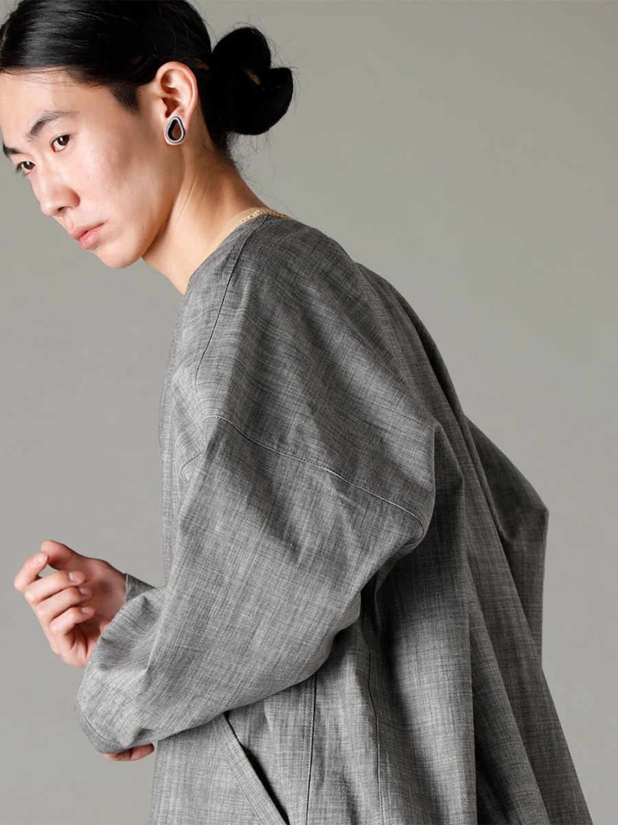 O project 23SS A layered spring/summer look with depth created by using ink-dyed chambray fabric and a mesh T-shirt.  - O15SRT2-GREY-SUMI Coverall Shirt Gray Smi Chambray O15TS1-mesh-YELLOW-BEIGE SS TEE Cotton mesh yellow beige 2-002