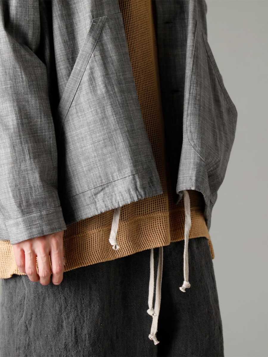 O project 23SS A layered spring/summer look with depth created by using ink-dyed chambray fabric and a mesh T-shirt.  - O15SRT2-GREY-SUMI Coverall Shirt Gray Smi Chambray O15TS1-mesh-YELLOW-BEIGE SS TEE Cotton mesh yellow beige 2-005