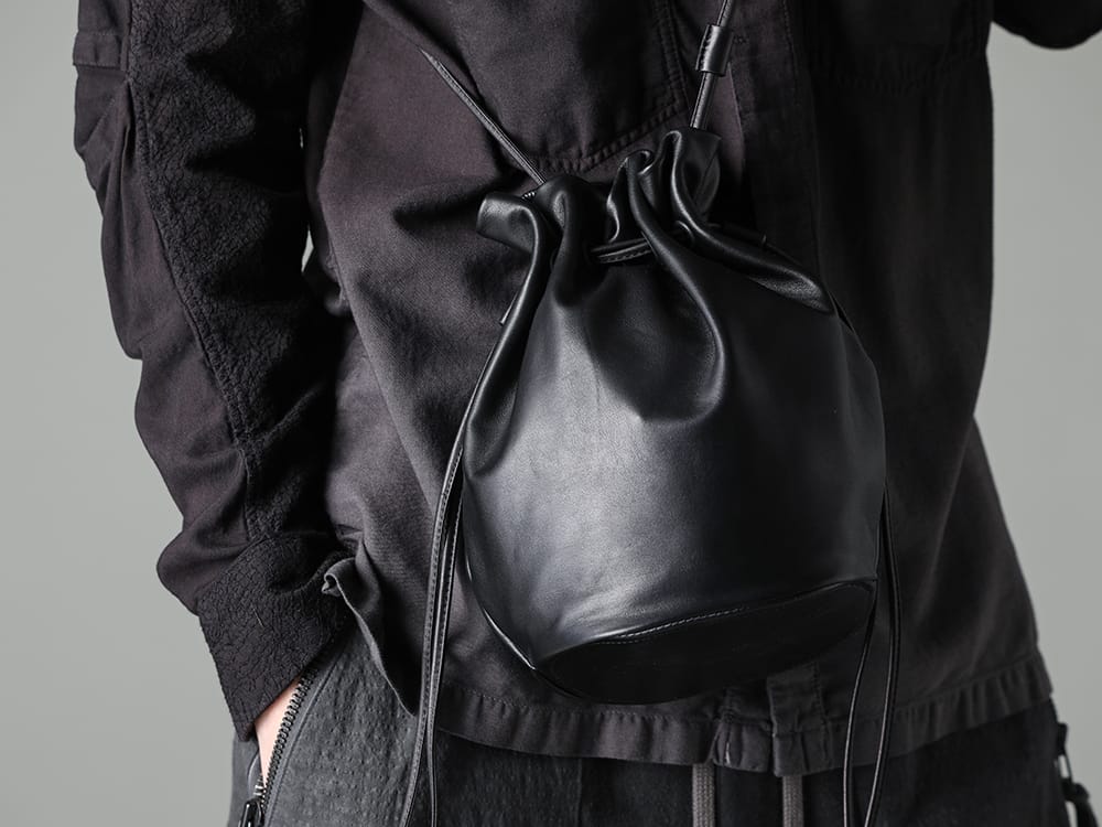 PATRICK STEPHAN - パトリックステファン 2023SS PATRICK STEPHANの新作のバッグ - VI-3579-02 - 刺繍入り クロース グラデーション 染め シャツ - 214ABG03 - レザースモールショルダーバッグ seau 2-005