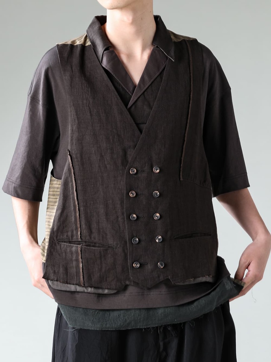 ZIGGY CHEN-ジギーチェン 2023 Spring Summer (春夏) 今期特徴的なアイテムであるラペル付きTシャツとの相性も抜群なダブルブレステッドベスト - 写っている商品の品番と商品名3-1 - 写っている商品の品番と商品名3-2 - 写っている商品の品番と商品名3-3 3-003