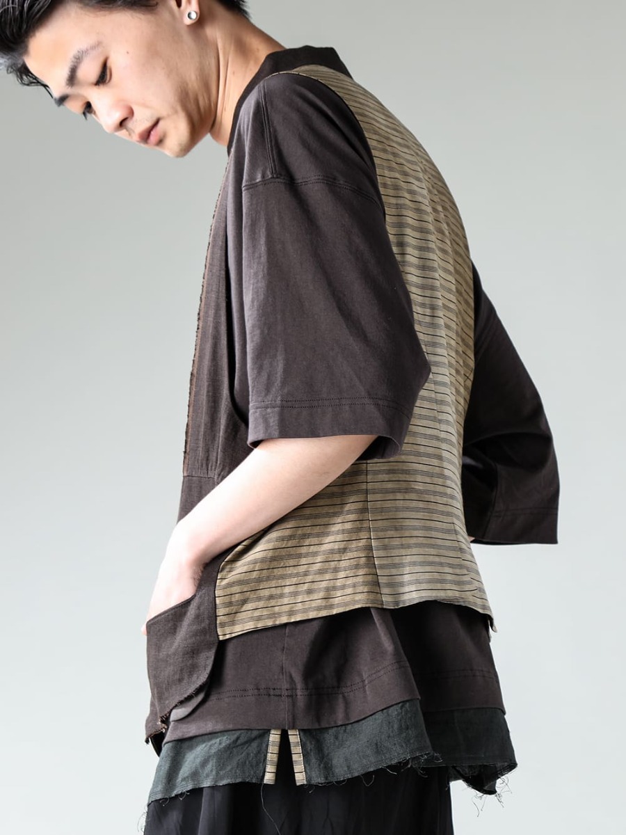 ZIGGY CHEN-ジギーチェン 2023 Spring Summer (春夏) 今期特徴的なアイテムであるラペル付きTシャツとの相性も抜群なダブルブレステッドベスト - 写っている商品の品番と商品名3-1 - 写っている商品の品番と商品名3-2 - 写っている商品の品番と商品名3-3 3-004