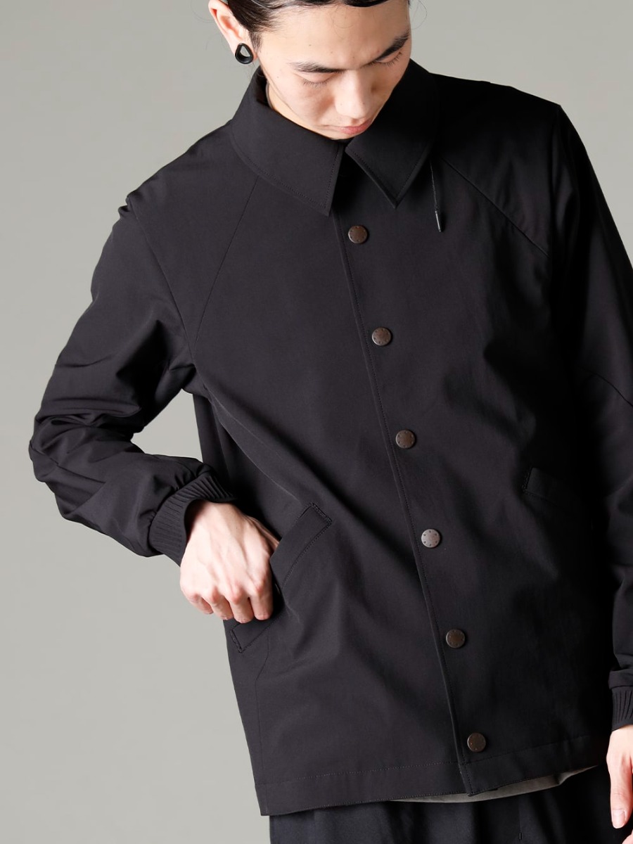 DEVOA(デヴォア) 23SS(春夏) DEVOAらしさを感じさせるユニークなアプローチ  - JKK-SDJC A-2 ジャケット シェラー ダイナミック CSC-SSB3-Mud-Gray プリントロングスリーブ コットンストレッチジャージー マッドグレー 2-003