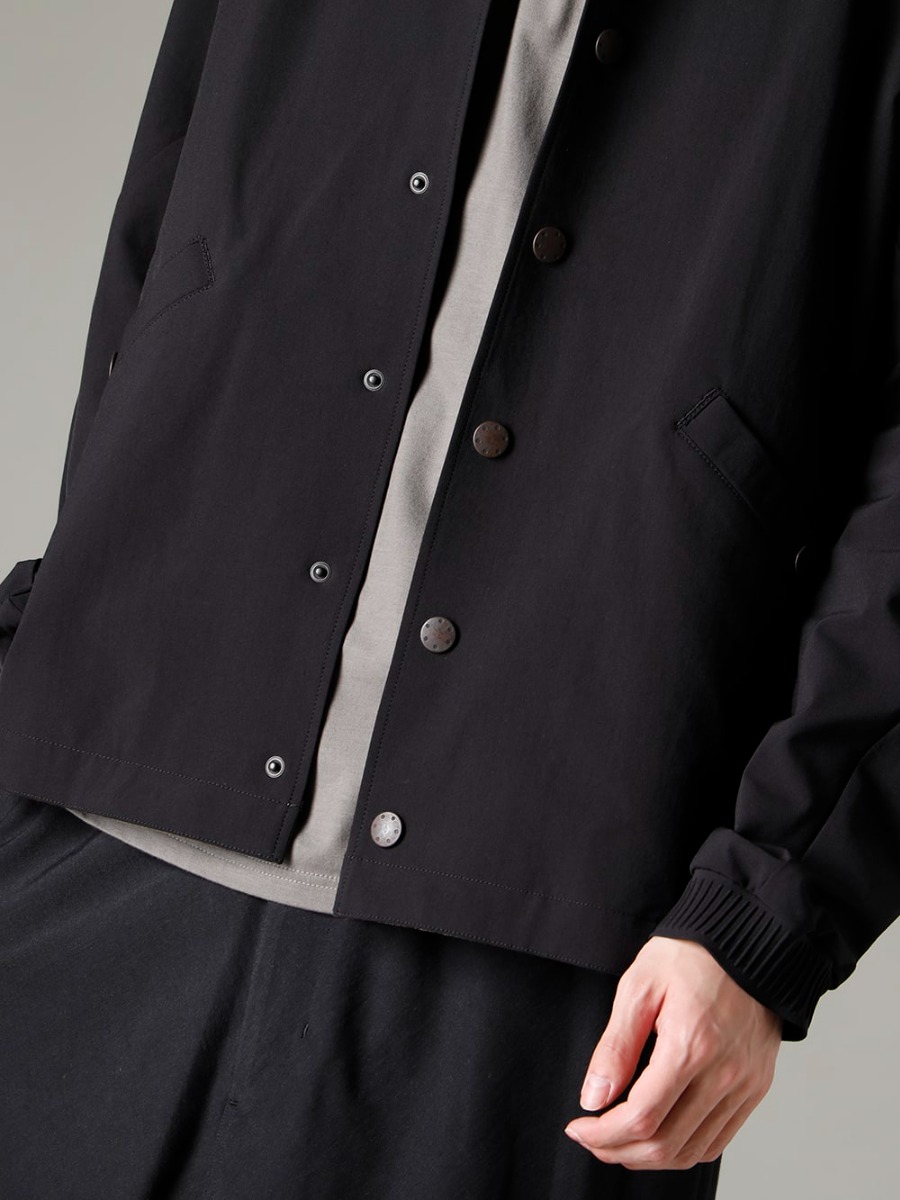 DEVOA(デヴォア) 23SS(春夏) DEVOAらしさを感じさせるユニークなアプローチ  - JKK-SDJC A-2 ジャケット シェラー ダイナミック CSC-SSB3-Mud-Gray プリントロングスリーブ コットンストレッチジャージー マッドグレー 2-005