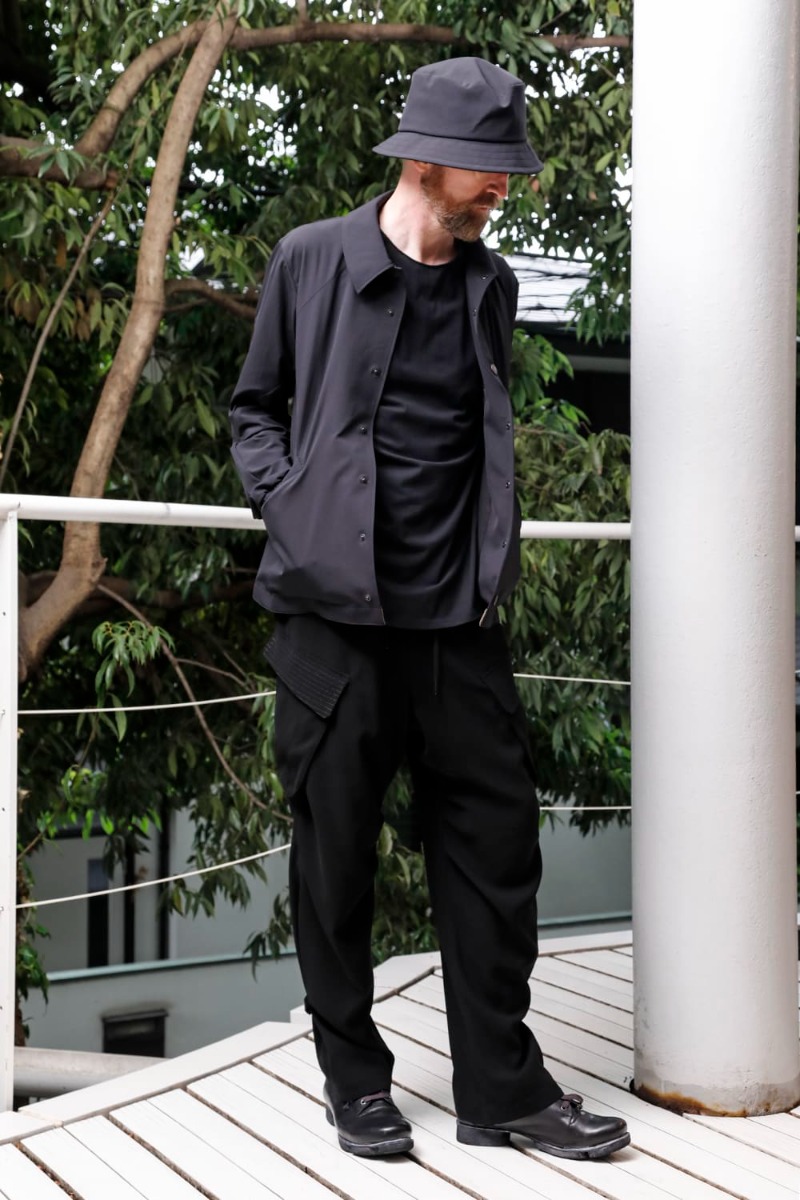 DEVOA(デヴォア) 23SS(春夏) スタイルサンプル #2 - JKK-SDJC A-2 ジャケット シェラー ダイナミック PTI-SPCM M-47 カーゴ パンツ マット ポリエステル FW-CSHS レザーブーツ GUIDI ホースレザー 3-001