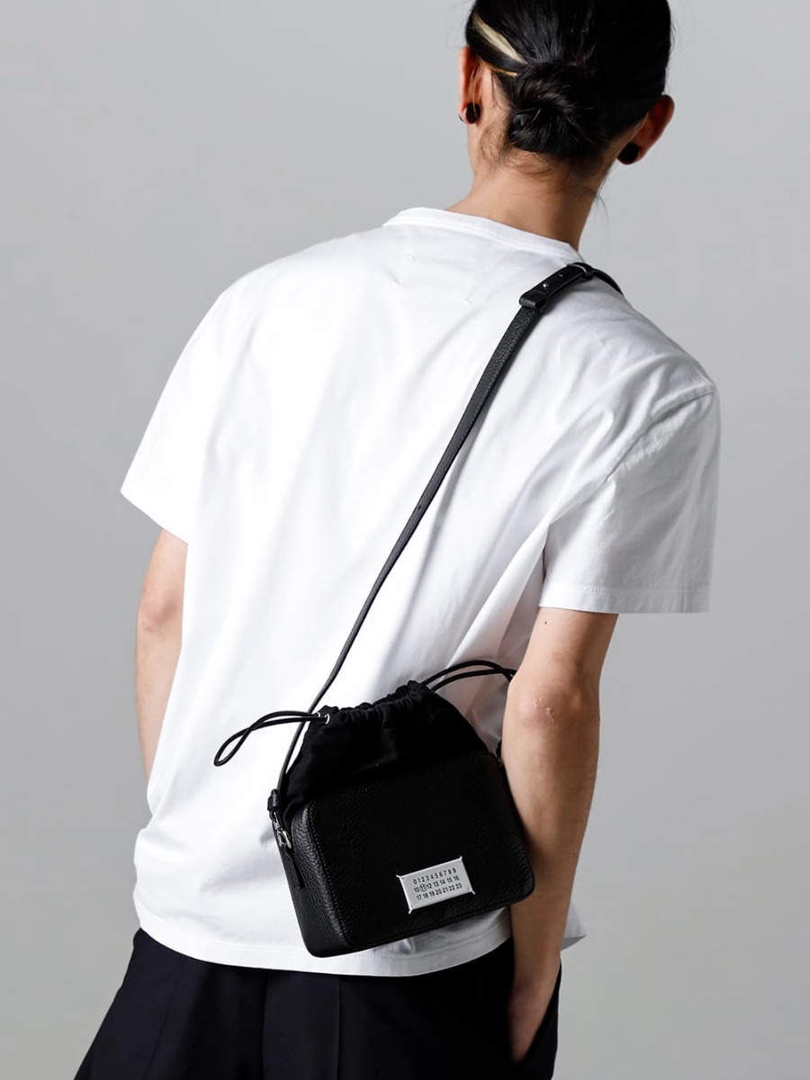 Maison Margiela 2023SS The embroidered reversed logo placed on the front is accented with its perfect size and is recommended to wear alone or as an inner layer!  - S30GC0701-White-Black-Embroidery - Reversed Logo T-Shirt White / Black Embroidery - SB1WG0018 - 5ac Camera Bag Medium 2-002