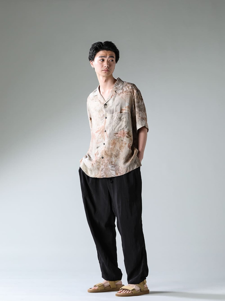 ZIGGY CHEN-ジギーチェン 23SS(春夏) 今期のZIGGY CHENは、UMA WANGとのミックススタイルもオススメ！ - 0M2310704-プリントショートスリーブシャツ - UM3507-Black-パジャマ パンツ - US9561-Tan-メンズ サンダル タン 3-006