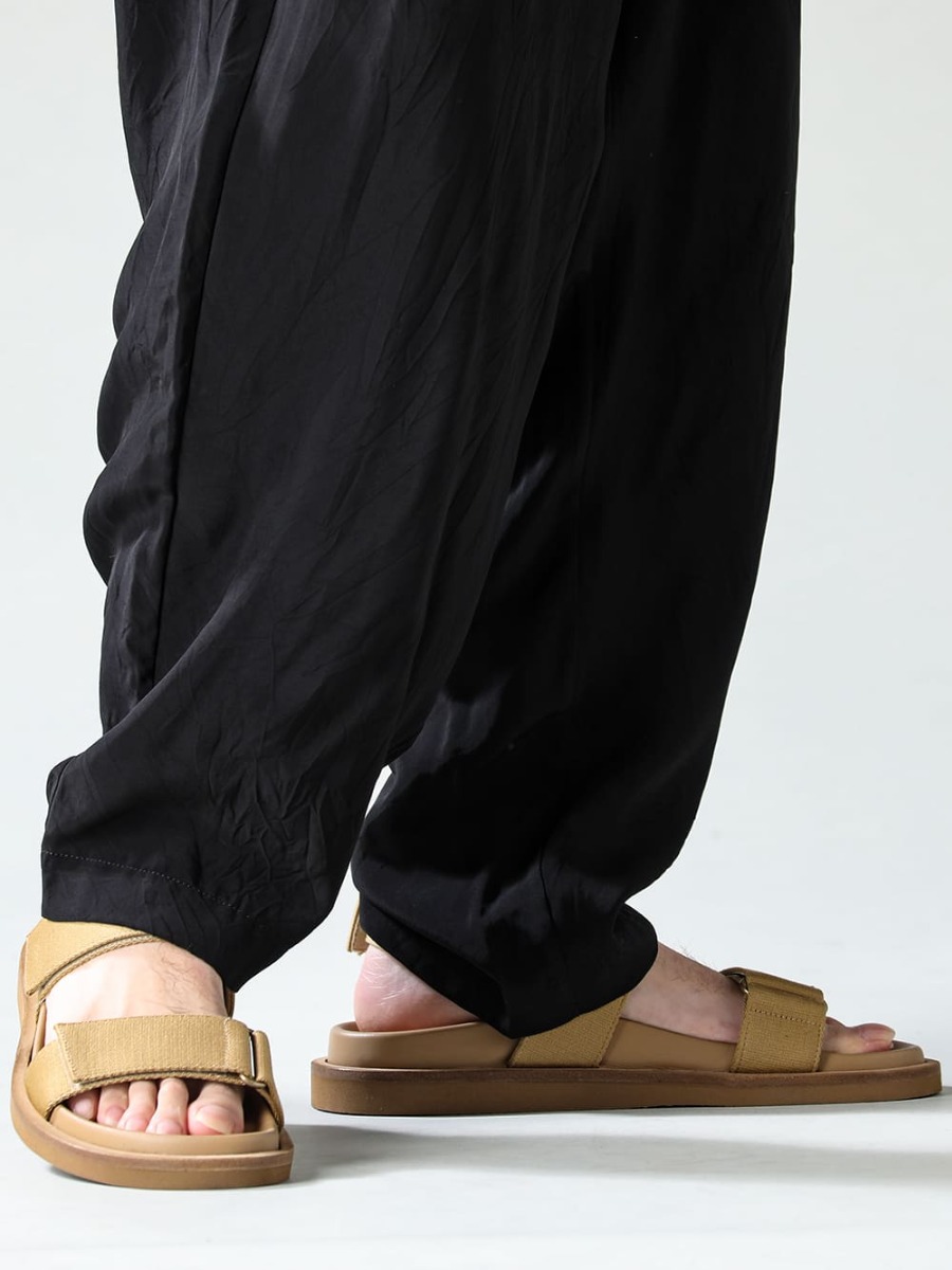 ZIGGY CHEN 23SS (Spring/Summer) These full-length pants for summer are recommended to be combined with sandals - UM3507 - Black - Pajama Pants - US9561 - Tan - Men’s Sandal Tan 3-003