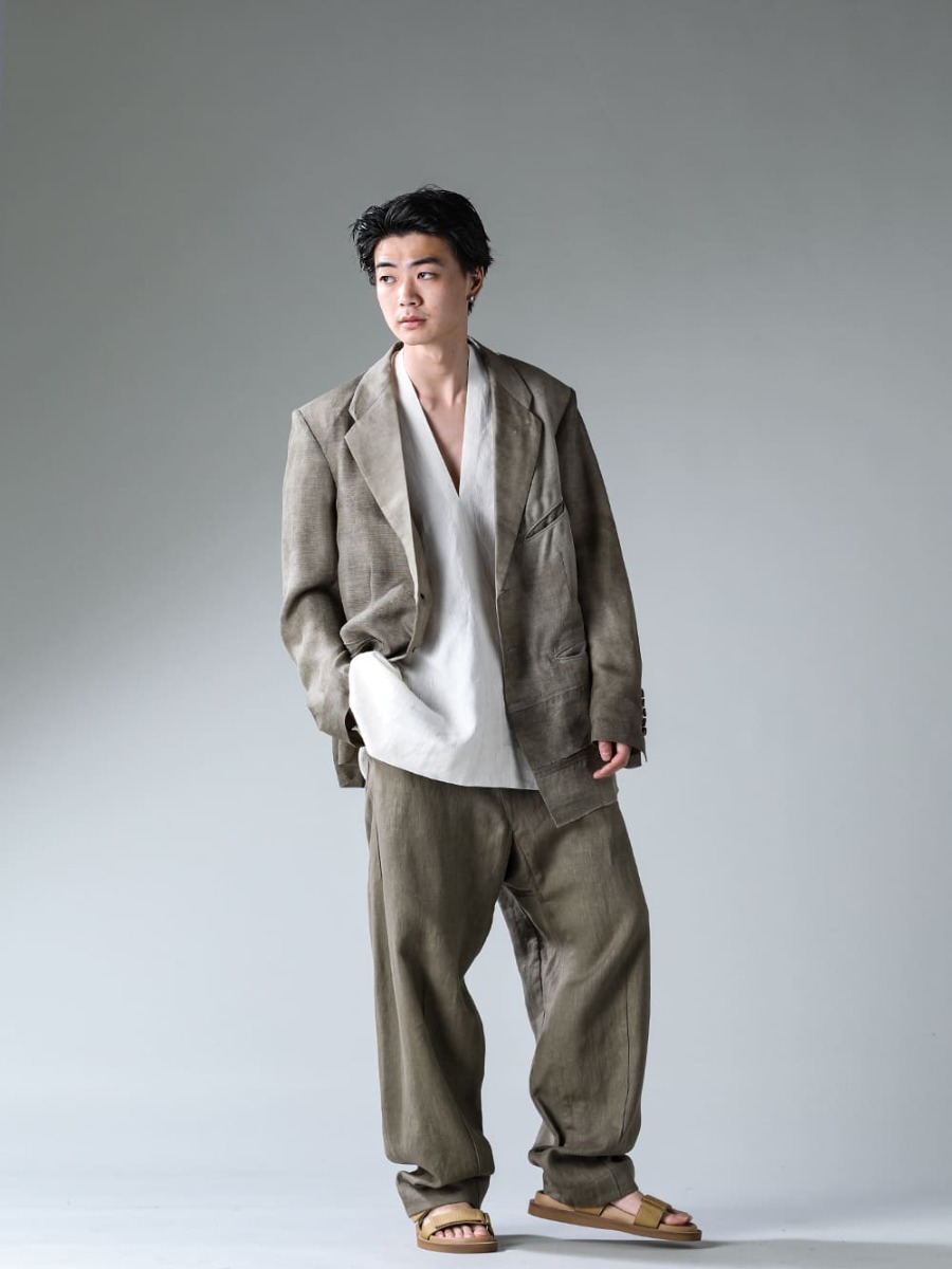 ZIGGY CHEN-ジギーチェン 23SS(春夏) ヘンプツイル素材を使用した特有パターンの快適ボトムス - 0M2310906-アシンメトリカル パネルブレザー - TUNIC#30-チュニック #30 ウインド カスリリネンコットンクロス - TROUSERS#72-Cement-トラウザー #72 セメント ヘンプツイル - US9561-Tan-メンズ サンダル タン 3-006
