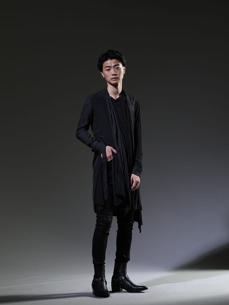 kiryuyrik / GalaabennD 2023SS Styling - Styling with kiryuyrik shirt that Mr. Children's Sakurai also loves. - Black style that creates beautiful lines. - KP-HB21-903-Black(Stoal Flare Shirt Black) 87214531(Black coating JUSTIN Denim pants) 87115902(Harness Ring Boots) - 1-001