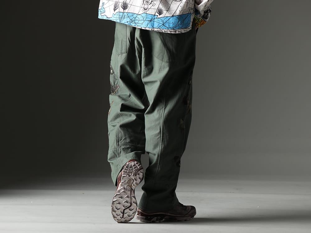 インク / レブン バイ ボリス ビジャン サベリ 2023SS 蝶々の手刺繍が特徴的なinkのベイカーパンツ。 - ink23-11(バタフライ パンツ) BAMBA5-11XS-Dirty Gray(バンバ5 - 11XS - ダーティグレー) - 3-003