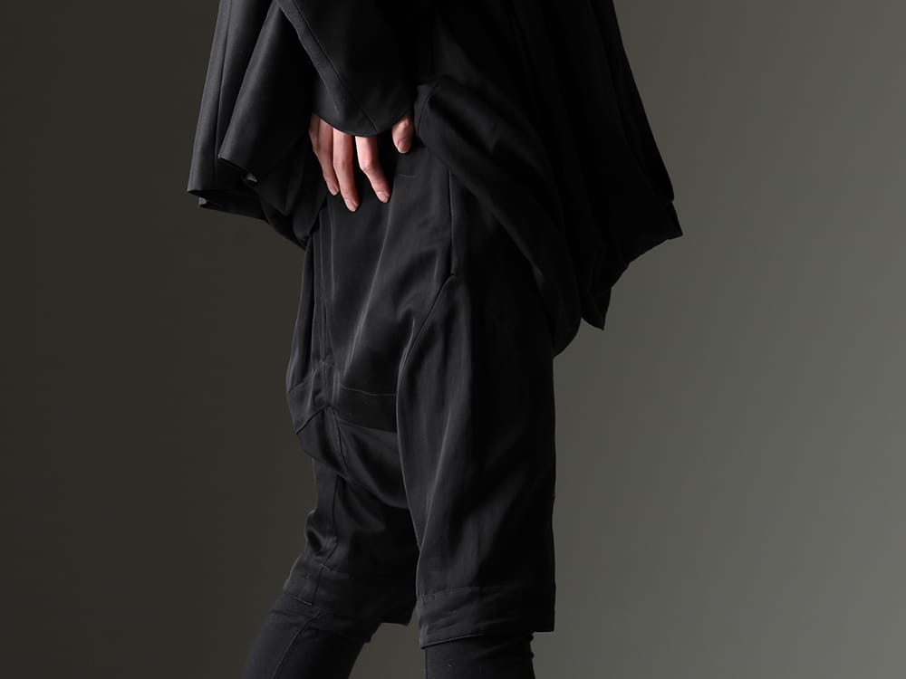 ユリウス 2023SS ブランドオリジナルの独特なパターンを採用したサルエルショーツレイヤード - 817PAM11(キュプラ/コットン/リネン サテン サルエルショーツ) - 3-005