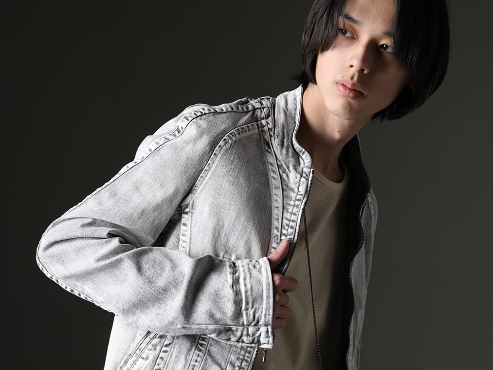 ユリウス / ディーハイゲン 2023SS - 計算され尽くした生地とデザインのバランス - 819BLM2-PL(10.5oz ストレッチデニム ウォッシュ シームドジャケット) ST101-0923S-Dusty-White(30/-ソフトコットンジャージーコールドダイベルトアジャスタブルTシャツ ダスティホワイト) - 2-005