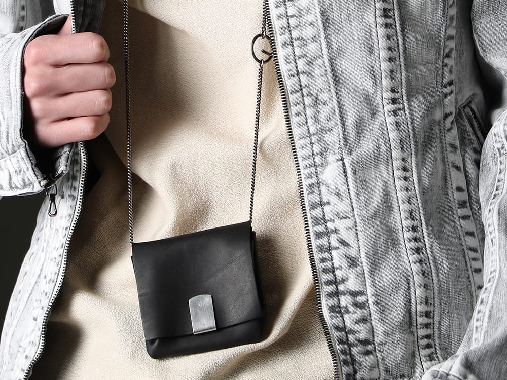 ワークスタッドミュンヘン 2023SS - 計算され尽くした生地とデザインのバランス - M9081-Hammered(パスケース チェーン ハンマード) - 2-009