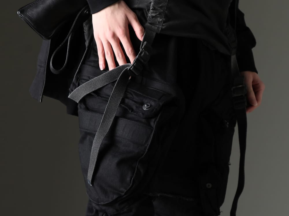 JULIUS 2023SS The blend of skinny and cargo pants - 819PAM5-BK(10.5oz Stretch Denim Gas Mask Skinny Pants) - 3-004