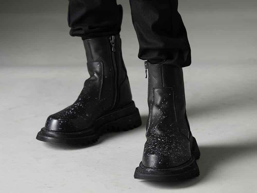 JULIUS 2023SS The blend of skinny and cargo pants - 807FWM2-P(Cow Skin Painted Side Zip Boots) - 3-006