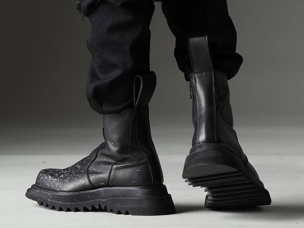 JULIUS 2023SS The blend of skinny and cargo pants - 807FWM2-P(Cow Skin Painted Side Zip Boots) - 3-007