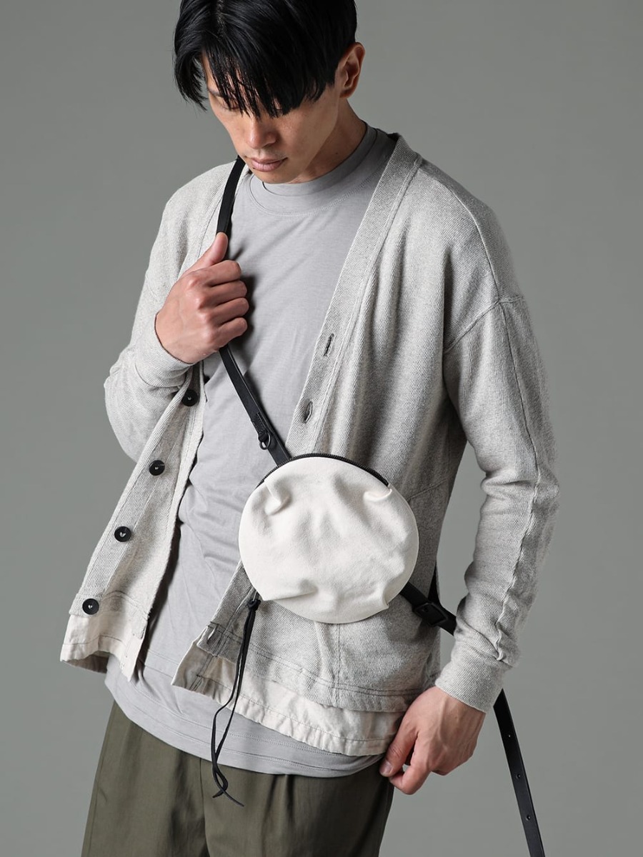 The Viridi-anne - ザ ヴィリジアン 2023SS ベルトデザインのショルダーバッグがスタイリングのアクセントに  - VI-3600-01-Gray-Beige - リネン/コットン ジャージーカーディガン グレーベージュ - VI-3613-01-Light-Gray - ダブルレイヤード Tシャツ ライトグレー - VI-3618-09-Ivory - スモール ショルダーバッグ アイボリー 2-003