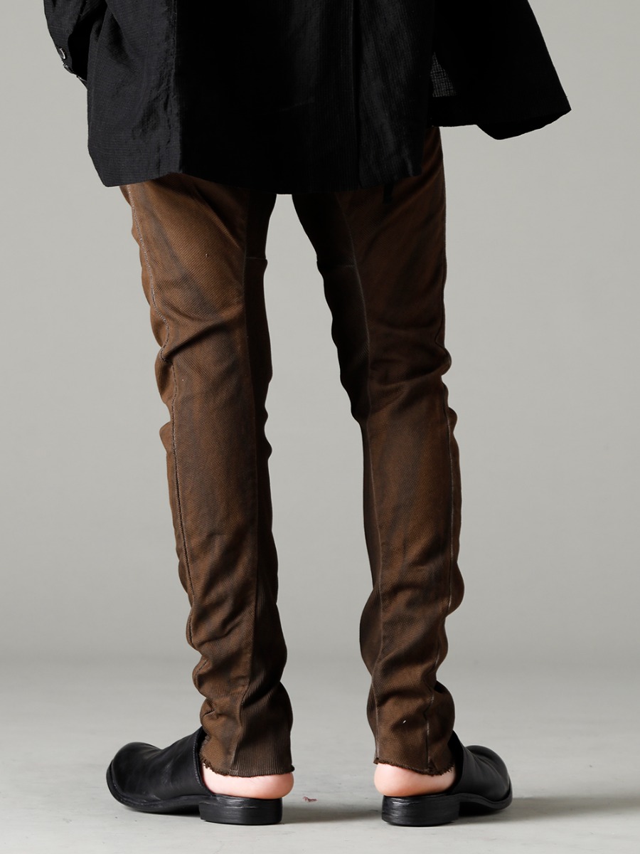 masnada 23SS the rust-inspired granite recreates an artistic hue. - m3022 rib Insert Dart Slim Pants Granite M30S01 sabo 3-003