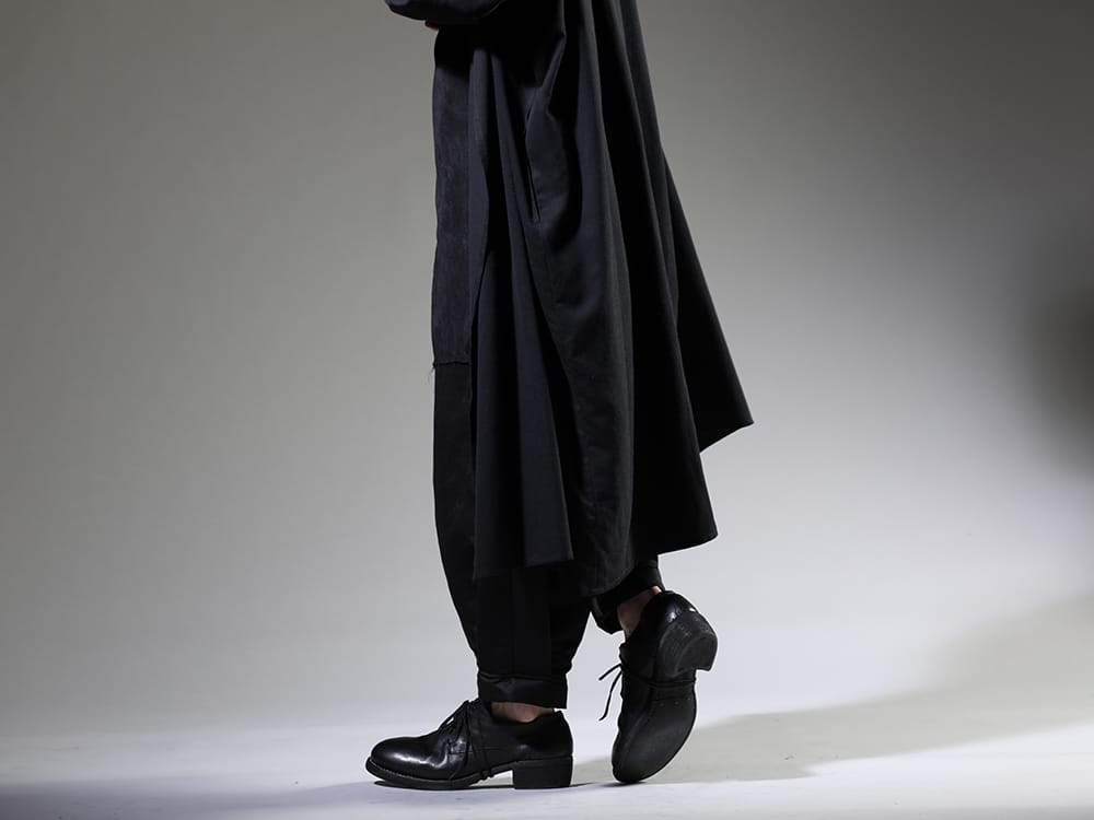 クジャク / グイディ 2023SS kujakuの中でも最も評判の高い「道化師パンツ」の復刻。 - KJ-23SS26(ドウケシ パンツ) 792Z(クラシック ダービーシューズ レースアップ ダブルソール - ホース フルグレイン - 792Z) - 3-003