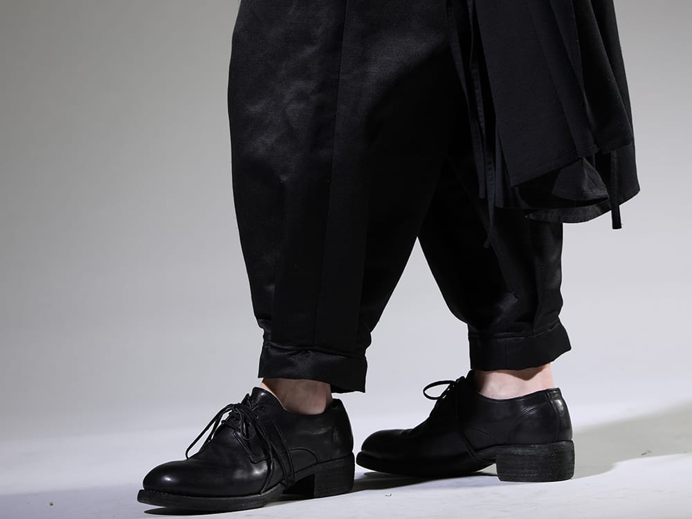 クジャク / グイディ 2023SS kujakuの中でも最も評判の高い「道化師パンツ」の復刻。 - KJ-23SS26(ドウケシ パンツ) 792Z(クラシック ダービーシューズ レースアップ ダブルソール - ホース フルグレイン - 792Z) - 3-005