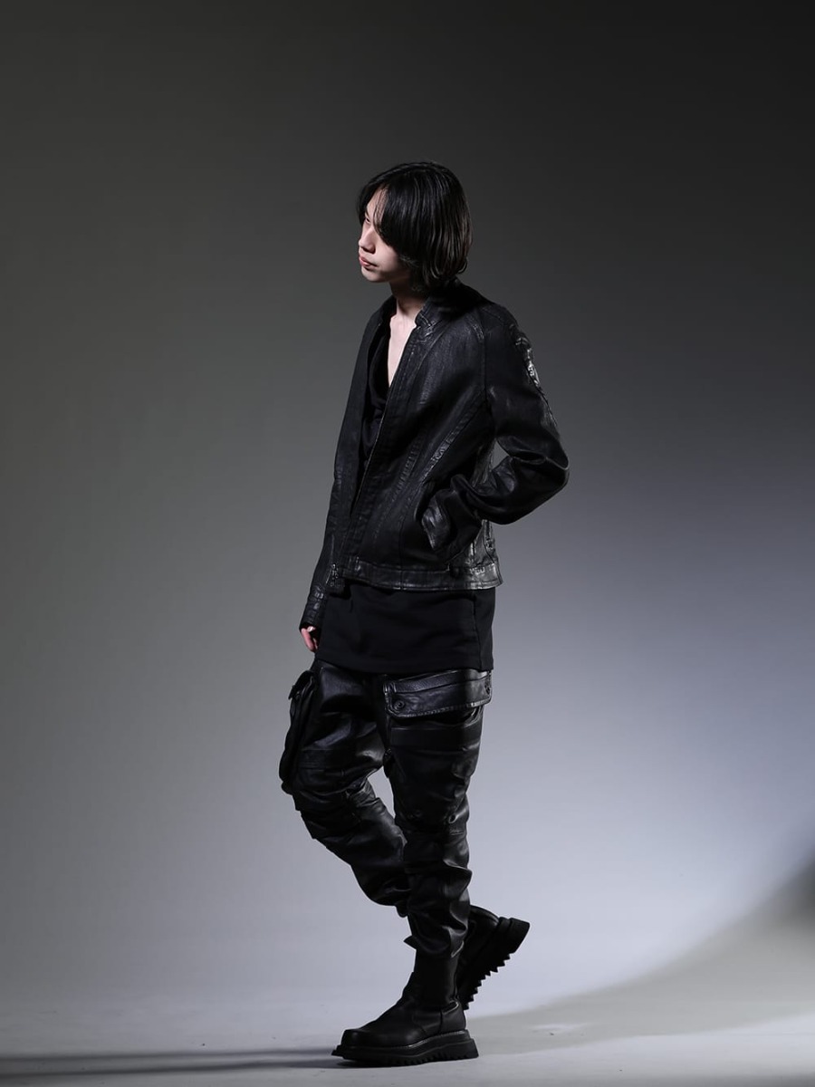 Julius 2023SS - Selecting Coated Denim Jacket with 10.5oz Stretch Denim as Outerwear - 819BLM2-C(10.5oz Stretch Denim Coating Seamed Jacket) 819CUM2-black(Cotton Sweat Drape Neck Short Sleeve T-Shirt Black) 819PAM4(Lamb Leather Gas Mask Skinny Pants) 807FWM2(Cow Skin Side Zip Boots) - 1-003