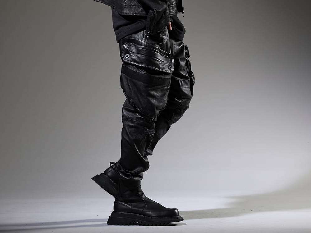 Julius 2023SS Popular Gas Mask Cargo Pants made with Lamb Leather - 819PAM4(Lamb Leather Gas Mask Skinny Pants) 807FWM2(Cow Skin Side Zip Boots) - 3-002