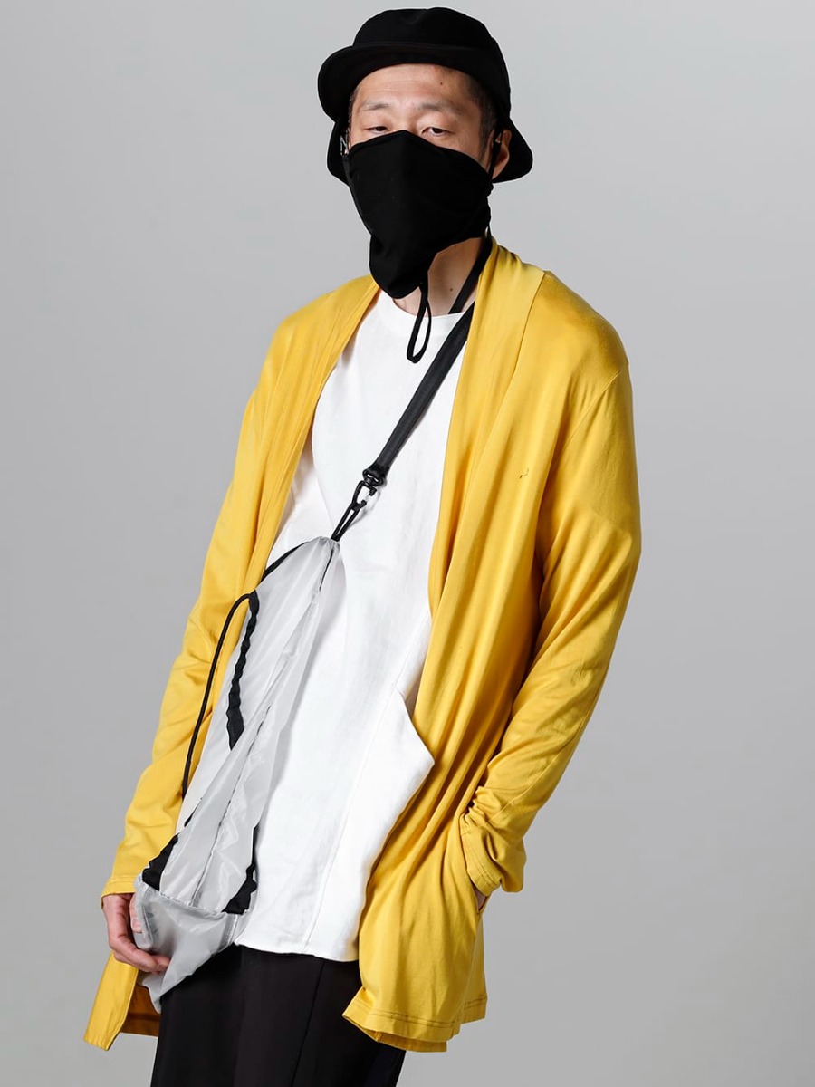 RIPVANWINKLE - リップヴァンウインクル 2023SS モードな雰囲気のカーディガンにも馴染むフォルムに注目  - 耐久性に優れ、防汚機能も併せ持つCORDURAリップストップを使用したパッカブルトート。 RW-502-Mustard - ソリッド ジャージー カーデ マスタード - RW-529-Euro White - ソリッド シャツT ユーロホワイト - RW-556 - フィード ハット - RW-551 - パッカブル トート 2-001