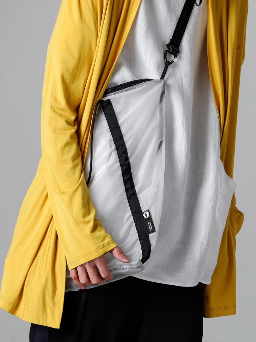 RIPVANWINKLE - リップヴァンウインクル 2023SS モードな雰囲気のカーディガンにも馴染むフォルムに注目  - RW-502-Mustard - ソリッド ジャージー カーデ マスタード - RW-529-Euro White - ソリッド シャツT ユーロホワイト - RW-551 - パッカブル トート 2-004