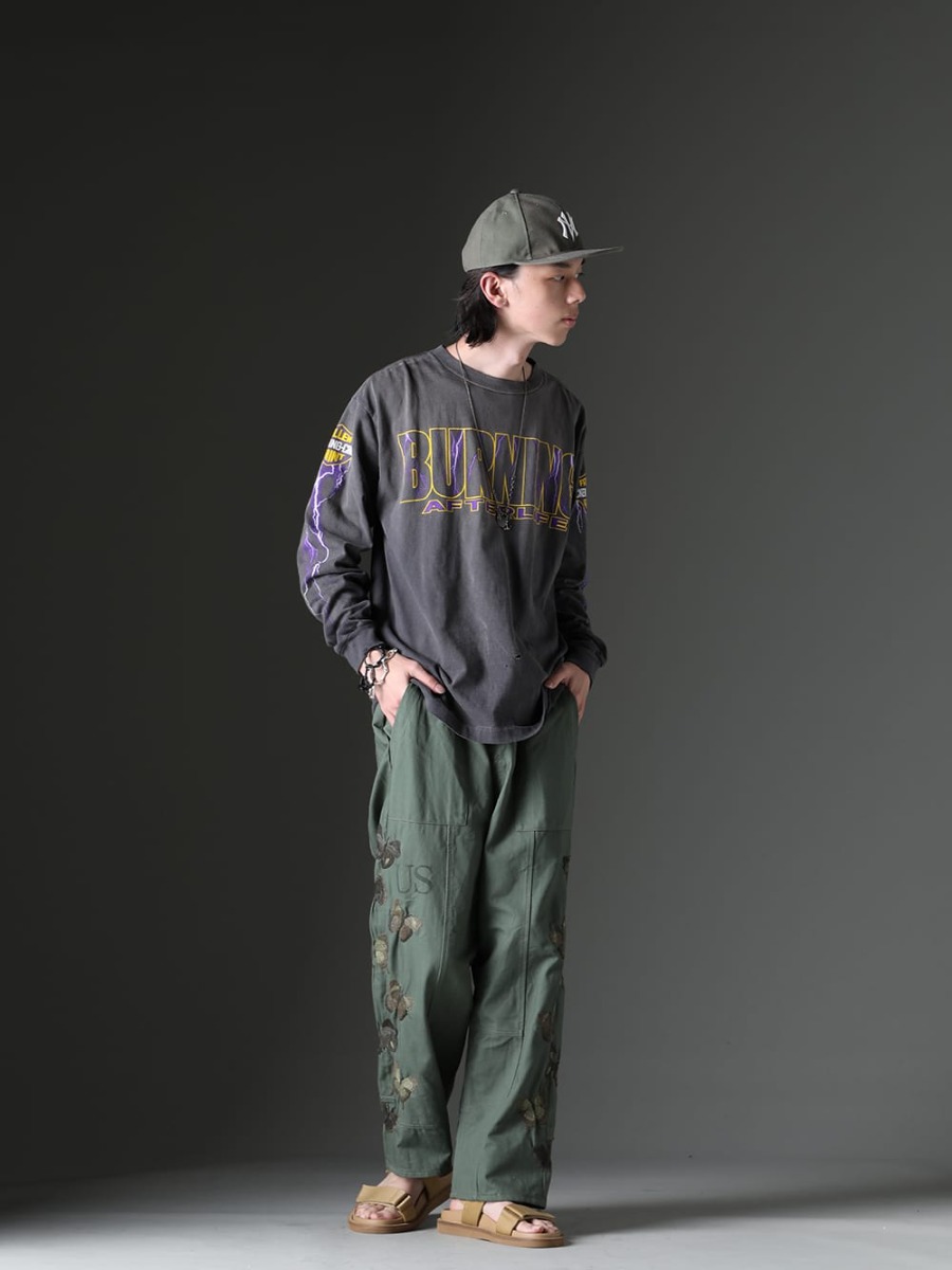 SAINT MICHAEL / NVCLEAR / TAKAHIROMIYASHITATheSoloist. / ink / UMA WANG / WERKSTATT:MÜNCHEN 2023SS - Casual style that changes the atmosphere with outerwear - SM-S23-0000-029(EVIL SPILIT Long sleeve T-shirt) NV_002-Vintage-Green(NV LOGO FR ARMY COTTON CAP VINTAGE GREEN) ink23-11(Bakerfly Pants) US9561-Tan(Mens Sandal Tan) M3501(Necklace charms) sa.0037SS23-Black(bone shaped carabiner bracelet.-L- Black) sa.0037SS23-Silver(bone shaped carabiner bracelet.-L- Silver) - 1-004