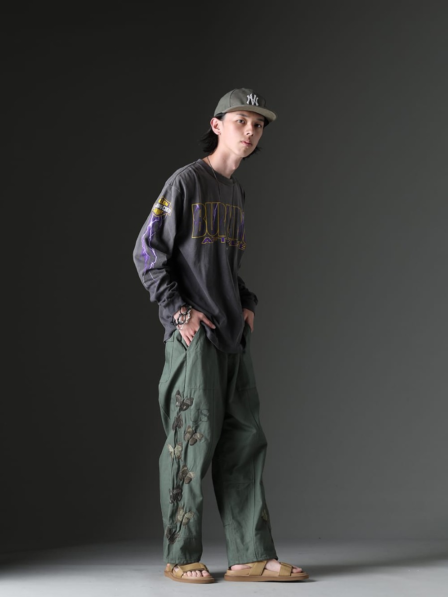 SAINT MICHAEL / NVCLEAR / TAKAHIROMIYASHITATheSoloist. / ink / UMA WANG / WERKSTATT:MÜNCHEN 2023SS - Casual style that changes the atmosphere with outerwear - SM-S23-0000-029(EVIL SPILIT Long sleeve T-shirt) NV_002-Vintage-Green(NV LOGO FR ARMY COTTON CAP VINTAGE GREEN) ink23-11(Bakerfly Pants) US9561-Tan(Mens Sandal Tan) M3501(Necklace charms) sa.0037SS23-Black(bone shaped carabiner bracelet.-L- Black) sa.0037SS23-Silver(bone shaped carabiner bracelet.-L- Silver) - 1-005