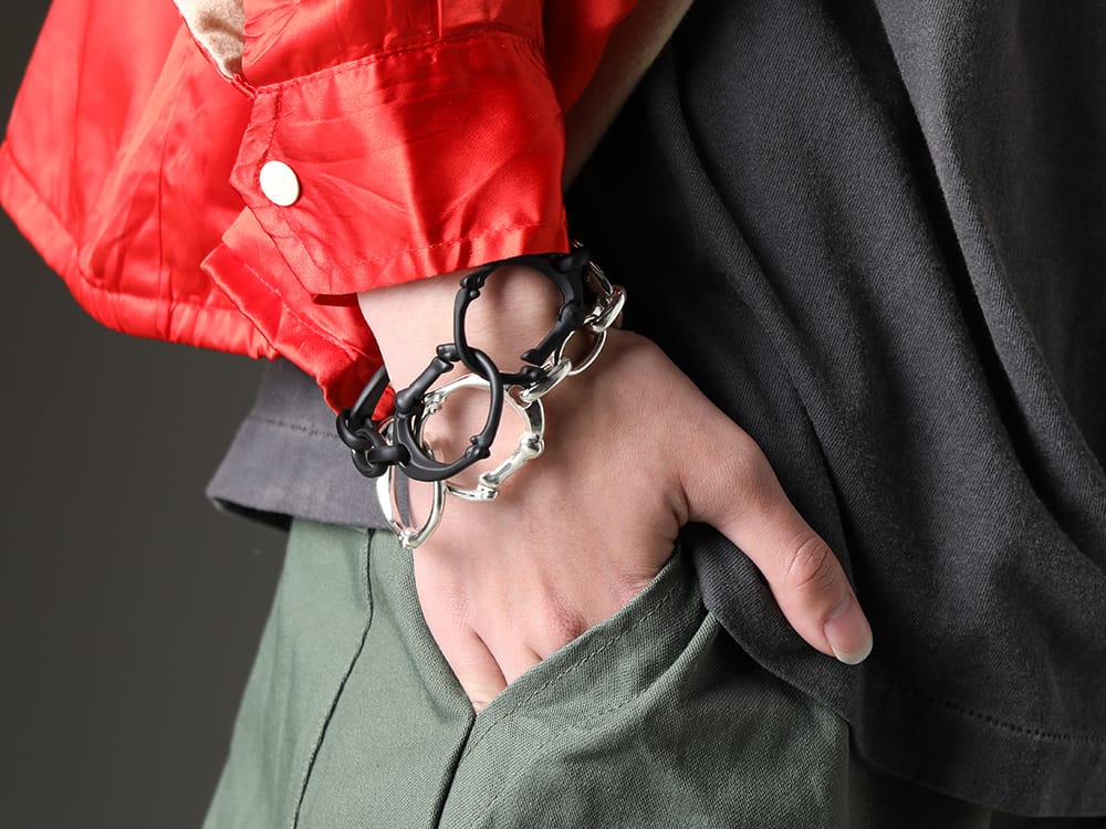 TAKAHIROMIYASHITATheSoloist. 2023SS - Glossy jacket and textured t-shirt - sa.0037SS23-Black(bone shaped carabiner bracelet.-L- Black) sa.0037SS23-Silver(bone shaped carabiner bracelet.-L- Silver) - 2-012