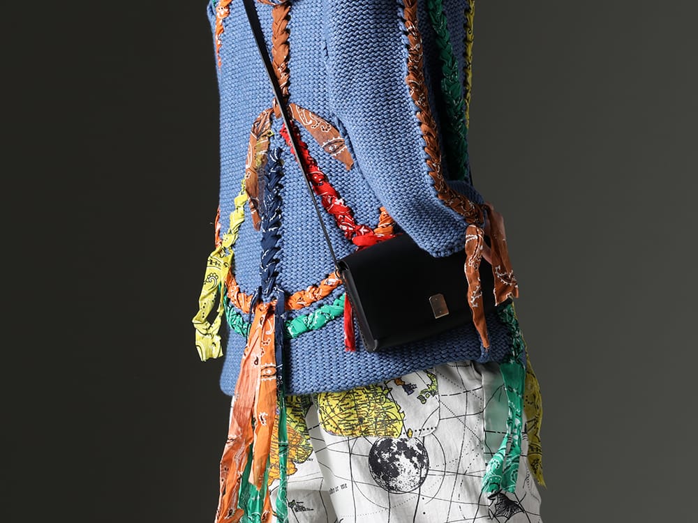 アラヌイ / ワークスタッドミュンヘン 2023SS - ピースマークが特徴的なALANUIのバハフーディー - LMHS23-017(インナーピース バハフーディー) M9083(ショルダーバッグ #2) - 2-007