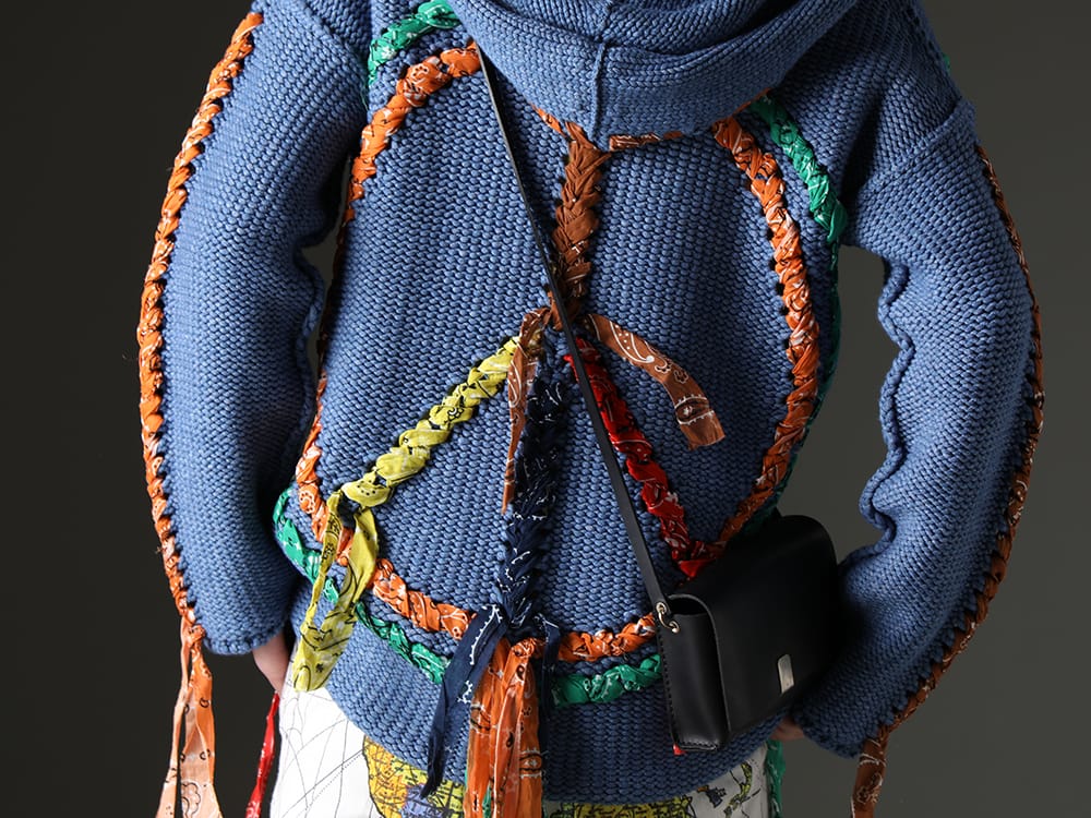 アラヌイ / ワークスタッドミュンヘン 2023SS - ピースマークが特徴的なALANUIのバハフーディー - LMHS23-017(インナーピース バハフーディー) M9083(ショルダーバッグ #2) - 2-009