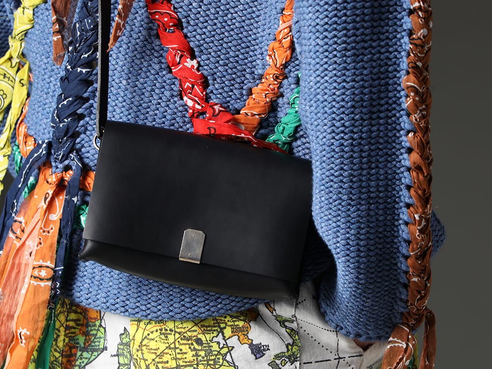 ワークスタッドミュンヘン 2023SS - ピースマークが特徴的なALANUIのバハフーディー - M9083(ショルダーバッグ #2) - 2-010