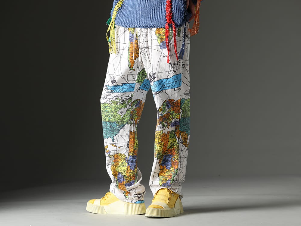 セントマイケル / ボリス ビジャン サベリ 2023SS ©SAINT M×××××× とDr. Wooがコラボレーションを行ったパジャマパンツ - SM-S23-0000-083(セントマイケル × ドクター・ウー WORLD MAP パジャマパンツ) BAMBA2.1-PERFORATED-LEATHER-WHITE-SOLE(バンバ2.1 パーフォレイティド レザー / ホワイトソール) - 3-002
